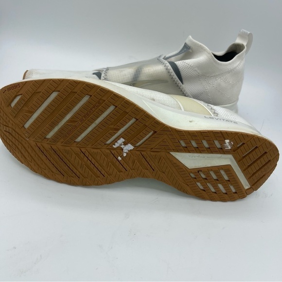 Brooks Levitate 4 Womens Running Athletic Shoes Knit Sz 12 Pull On White Low top - Picture 2 of 6
